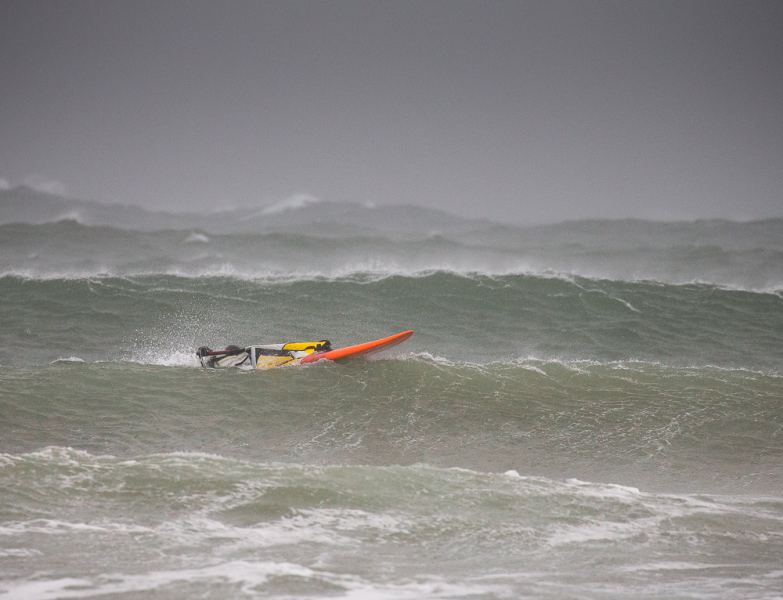 Rougebaron swim aprÃ¨s snappage de la mast.
