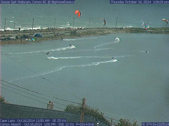 Crowded Comox strip!
Six kites visible, 2 on beach with another pumping up, holy cow don't cross your lines!!
