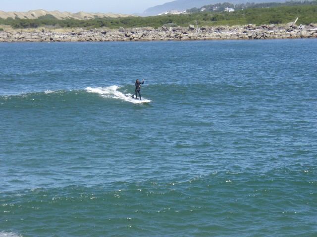 Siuslaw River Paddle Surfing off the South Jetty
swell got better but we were too busy sailing  :)
