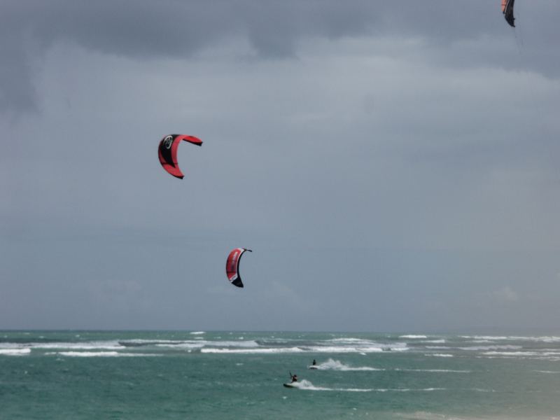 Ocean Rodeo versus Starkite
First siting of an Ocean rodeo kite.The one,ripping the waves.
