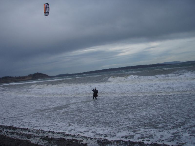 Richard going on a 4 meter
Insane winds huge waves,Richard was enjoying himself,on a four meter.
