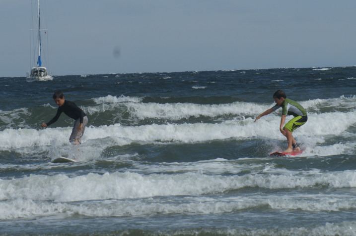 Scotty and Ian surfing Tribune Bay in 3' mush
