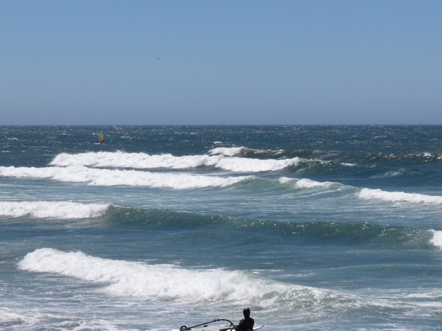 Low tide waves (at the Rock)
