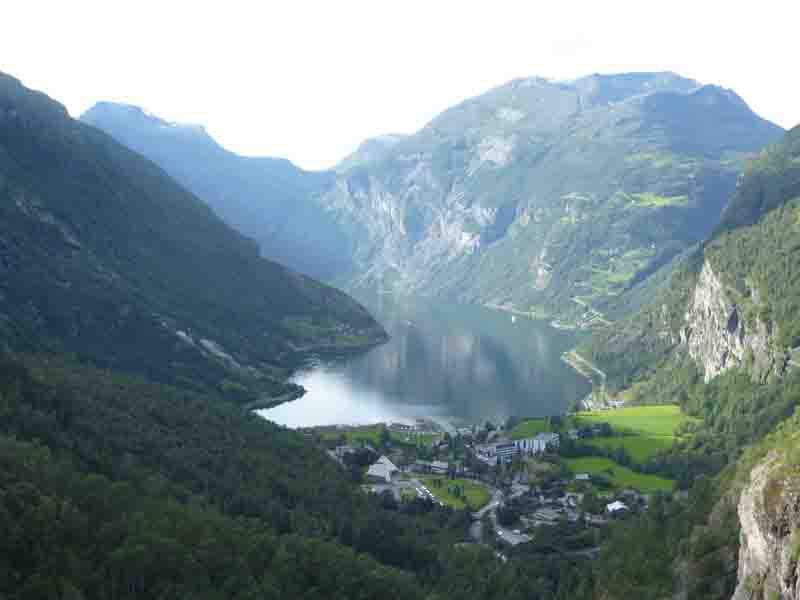 Geiranger_from_Trolls_Path.jpg