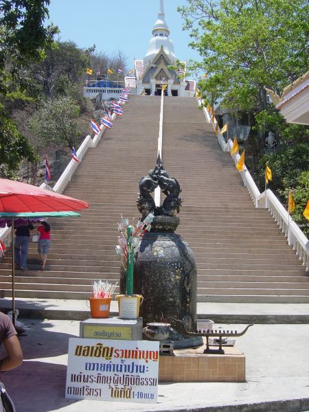 Wat
one of the many magnigicent temples in Thailand, pronounced in Thai as 'Wat'
