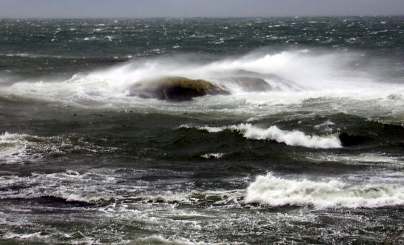 SE on the way.
A reminder from last November, solid 60 plus knots at McNeill Bay.
