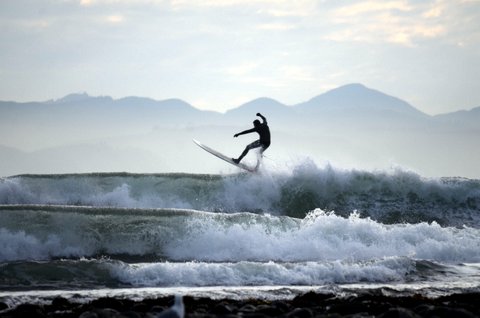 no wind activities,....
ok,..not wind related....but you can mind kite this,...
yesterday on the west coast.
