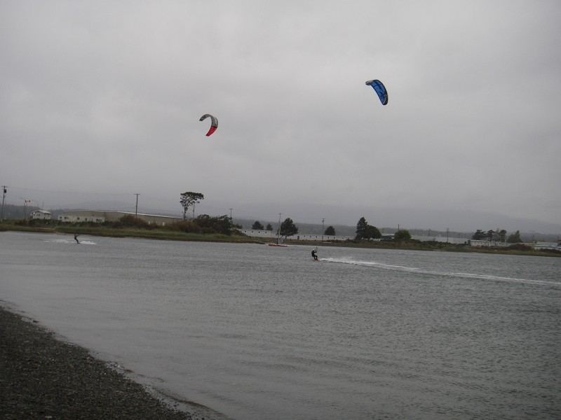 Goose Spit Sept 29, 2007
First well-attended SE of the fall, lots of kiters and windsurfers out.
