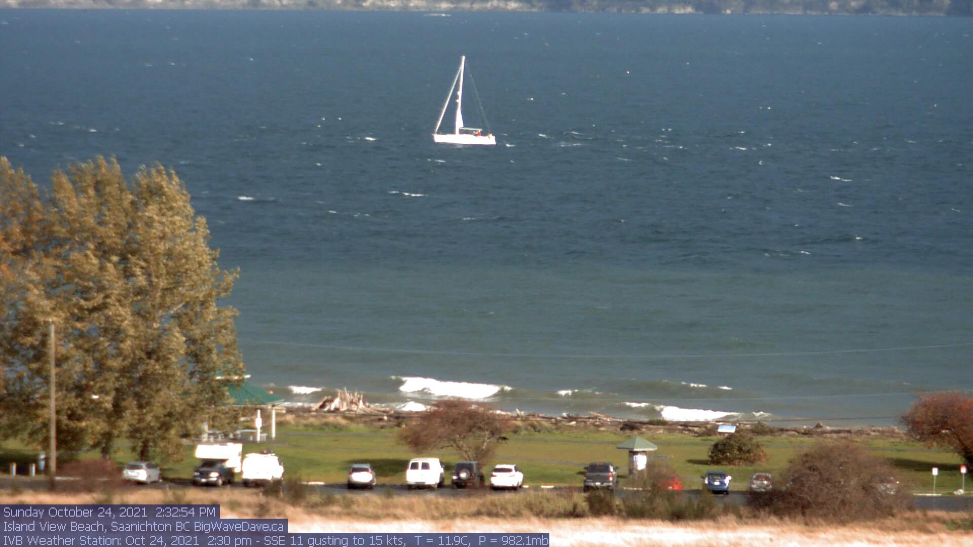 IVcam-0-1432
sailboat with some rather large shore pound
