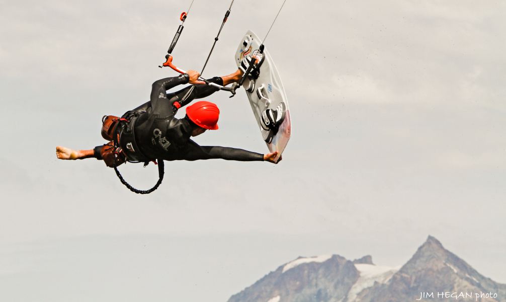 "construction crasher"
representing the island over in Squamish - freestyle win  (kite-o-ween)   - photo credit Jim Hegan
