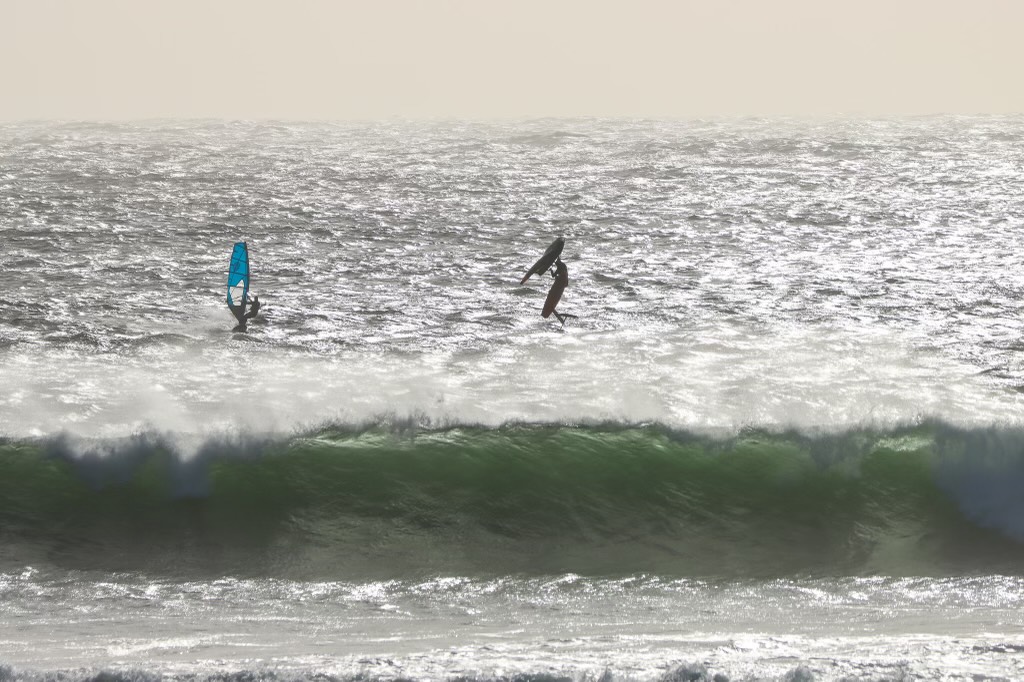 LB Big Monday- birthday waves- Photos by Banfieldave
Maxim getting hang time on a 2.5m KT wing/60L KT Super K
