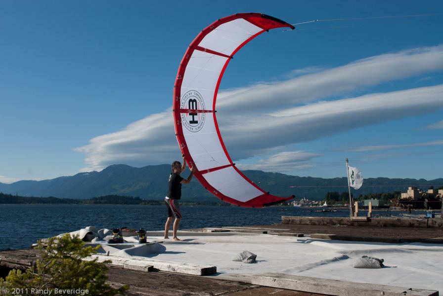 Dock Launch in Port Alberni - WWW
Stev(ph)en holding the kite. Sorry I don't know other names
