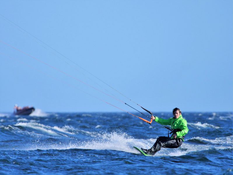 Dallas Road - Sept 22nd
My first go at kiteboarding pics.  Shot with a Canon 100-400mm adapted to a Panasonic GX8.  All manual focus.

@gwydionjhr on Instagram
