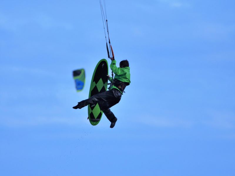 Dallas Road - Sept 22nd
My first go at kiteboarding pics.  Shot with a Canon 100-400mm adapted to a Panasonic GX8.  All manual focus.

@gwydionjhr on Instagram
