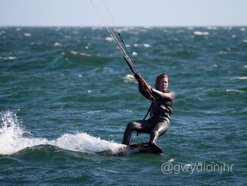 May 1st - Dallas Road
If anyone knows who this kiter is.... I've got a boatload of pics I'd like to share with her.  She can contact me at: gwydionjhr@outlook.com
