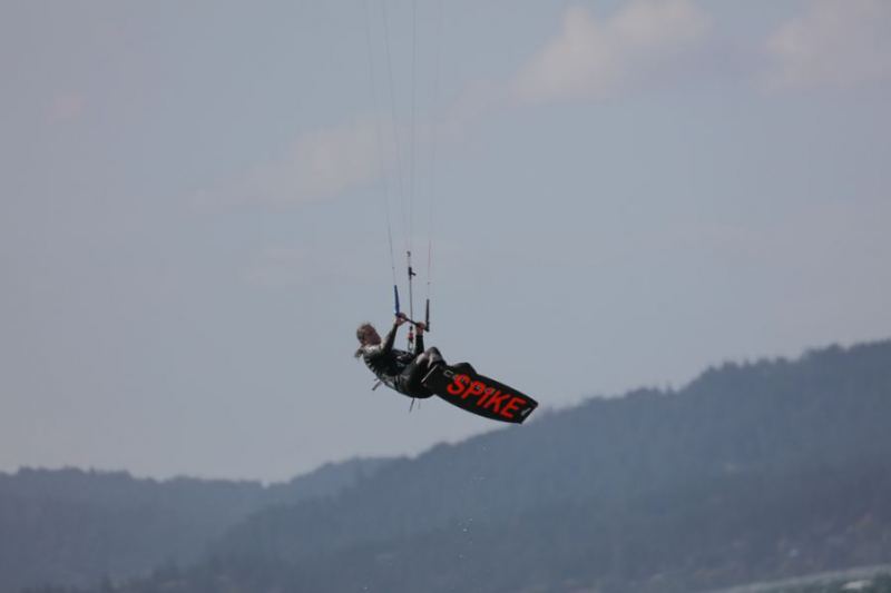 Larry Dennis flight
One of many.  From Clover Point
Keywords: Jumping LarryDennis CloverPoint